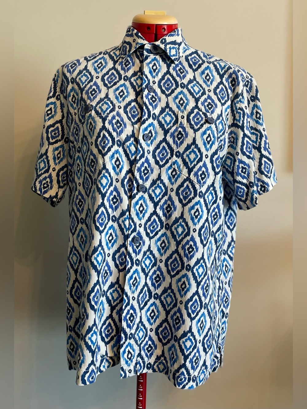 Tommy Bahama - all silk button up shirt Size Small